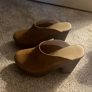 Chinese laundry clog. Size 6. Never worn. Perfect shape.